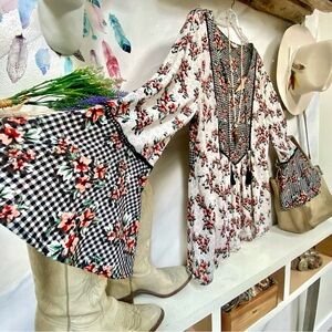 Farmhouse prairie vibe boho blouse w floral and Gypsy sleeves w tassels